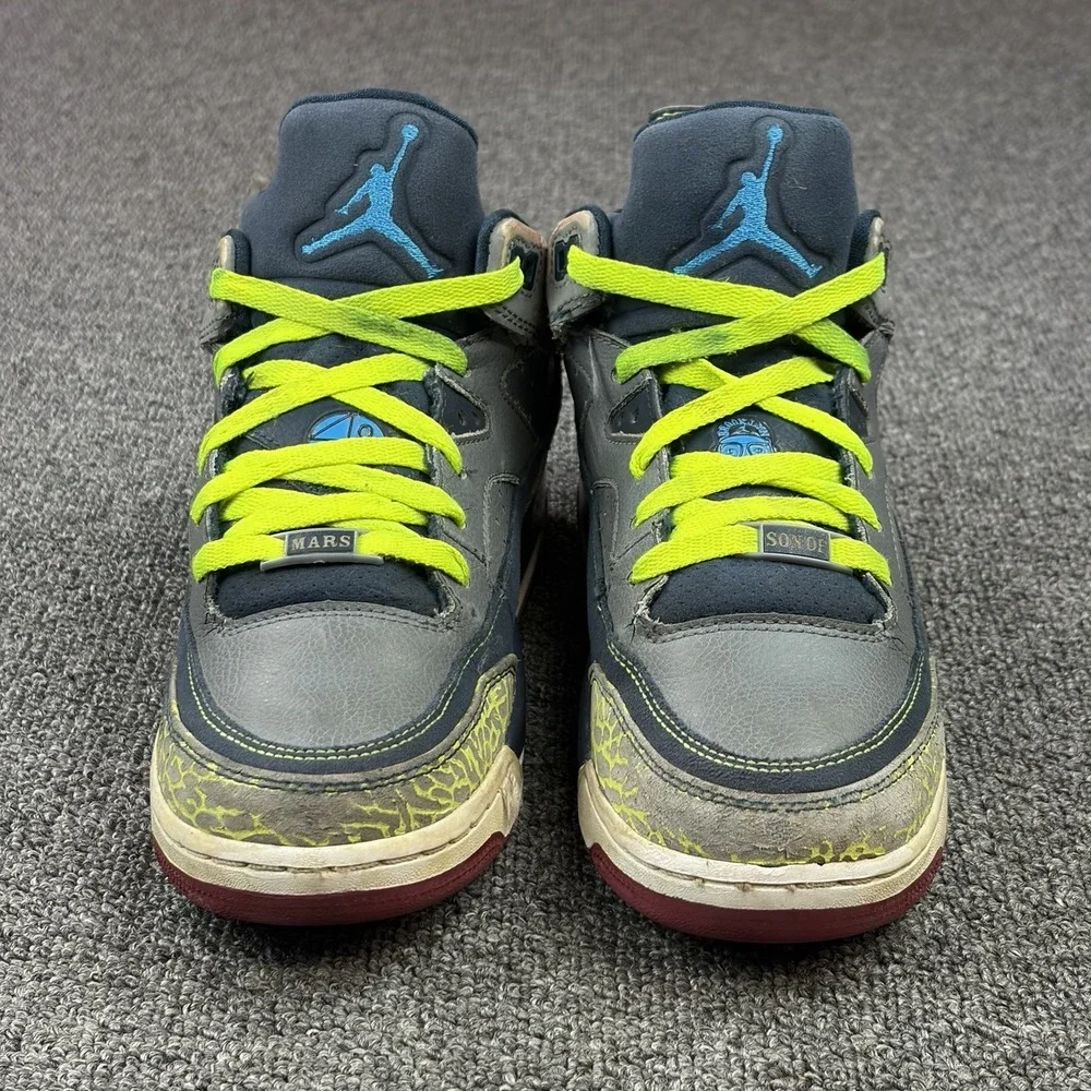 Nike Air Jordan Son of Mars Low Gray Volt 580604-012 Youth Size 5.5Y Sneakers